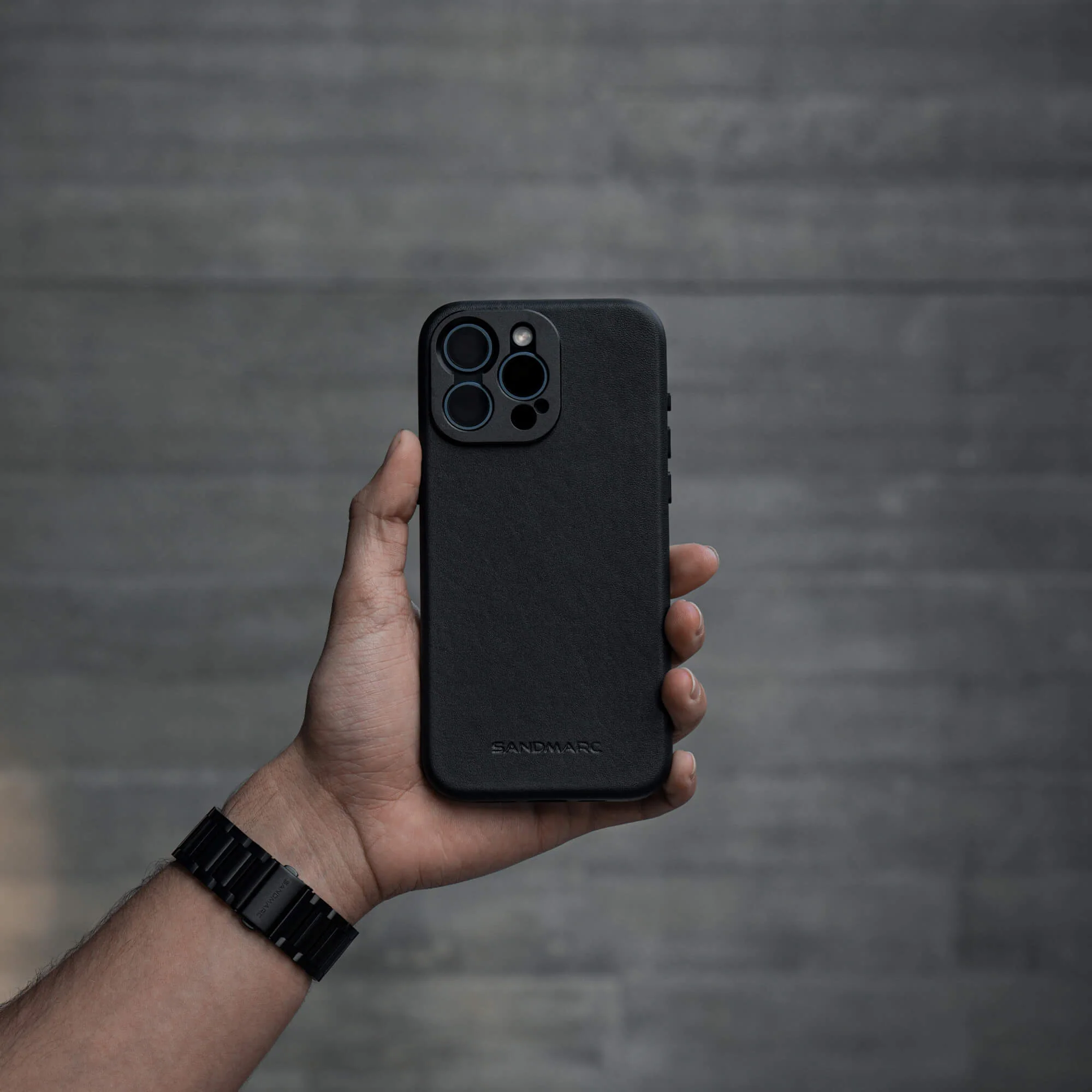 Refurbished Pro Leather Case - iPhone 15 Pro - Black (MagSafe Compatible) - Image 8