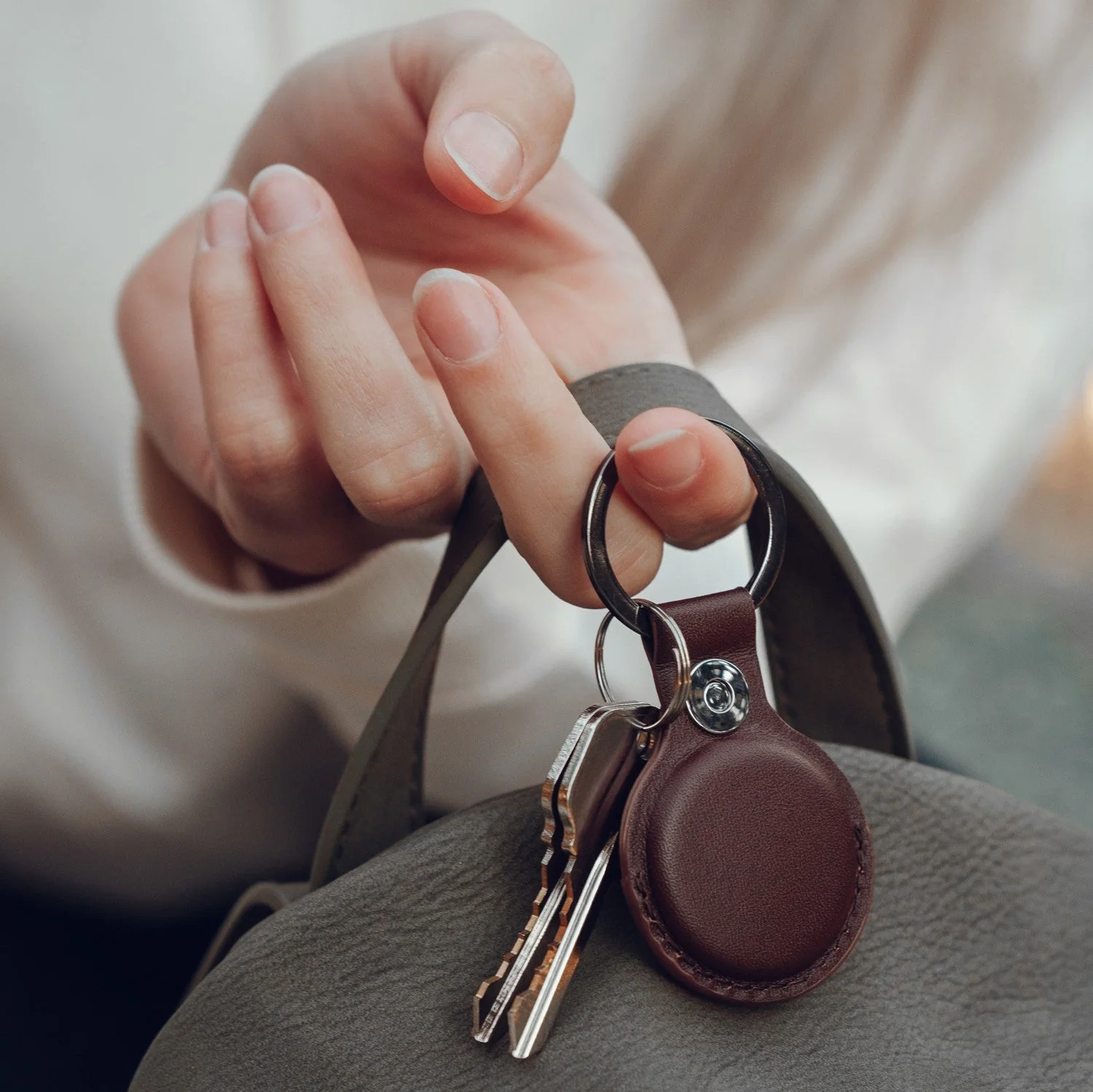Refurbished Leather Edition - AirTag Key Chain - Image 2