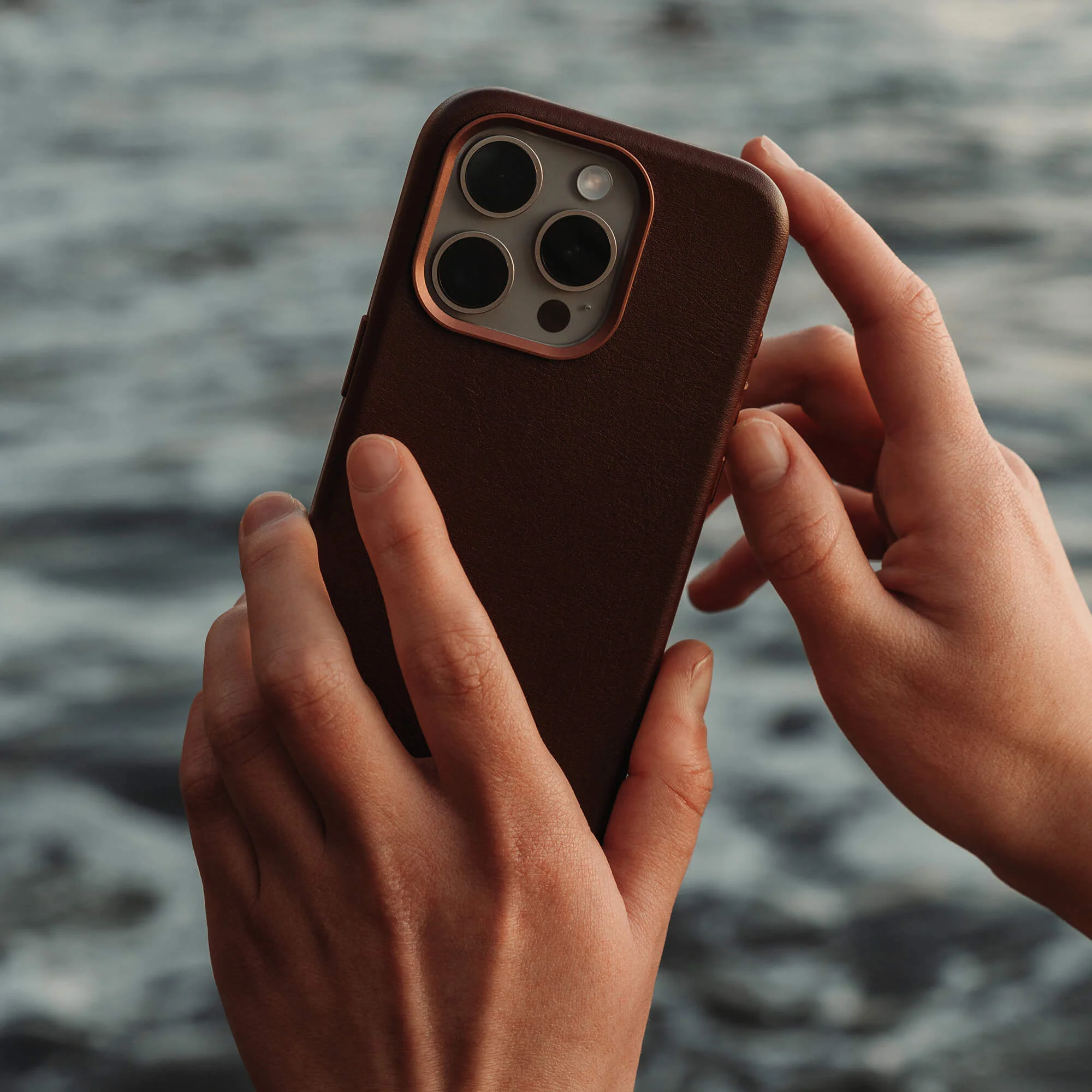 Refurbished Minimal Leather Case - iPhone 15 Pro Max - Brown - Image 4