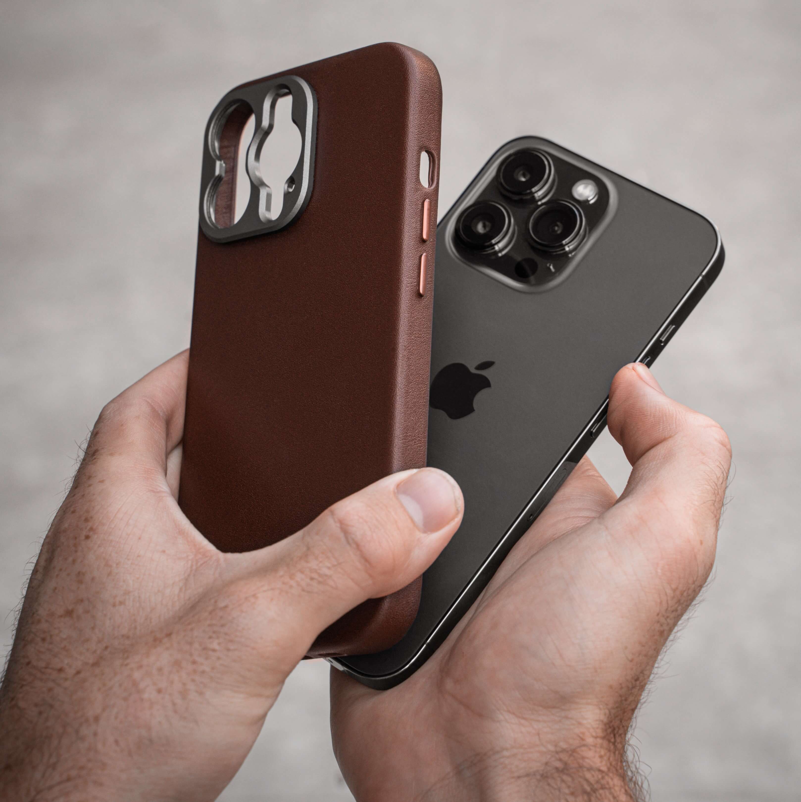 Refurbished Pro Leather Case - iPhone 13 Pro Max - Brown (MagSafe Compatible) - Image 7