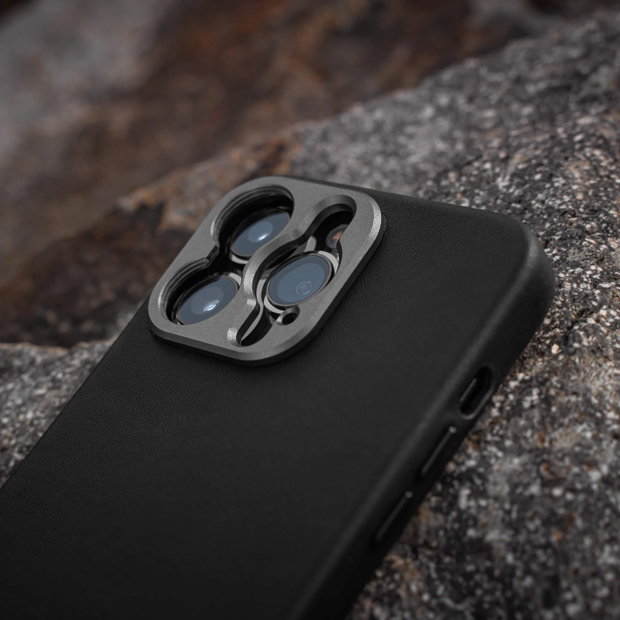 Refurbished Pro Leather Case - iPhone 14 Pro - Black (MagSafe Compatible) - Image 2