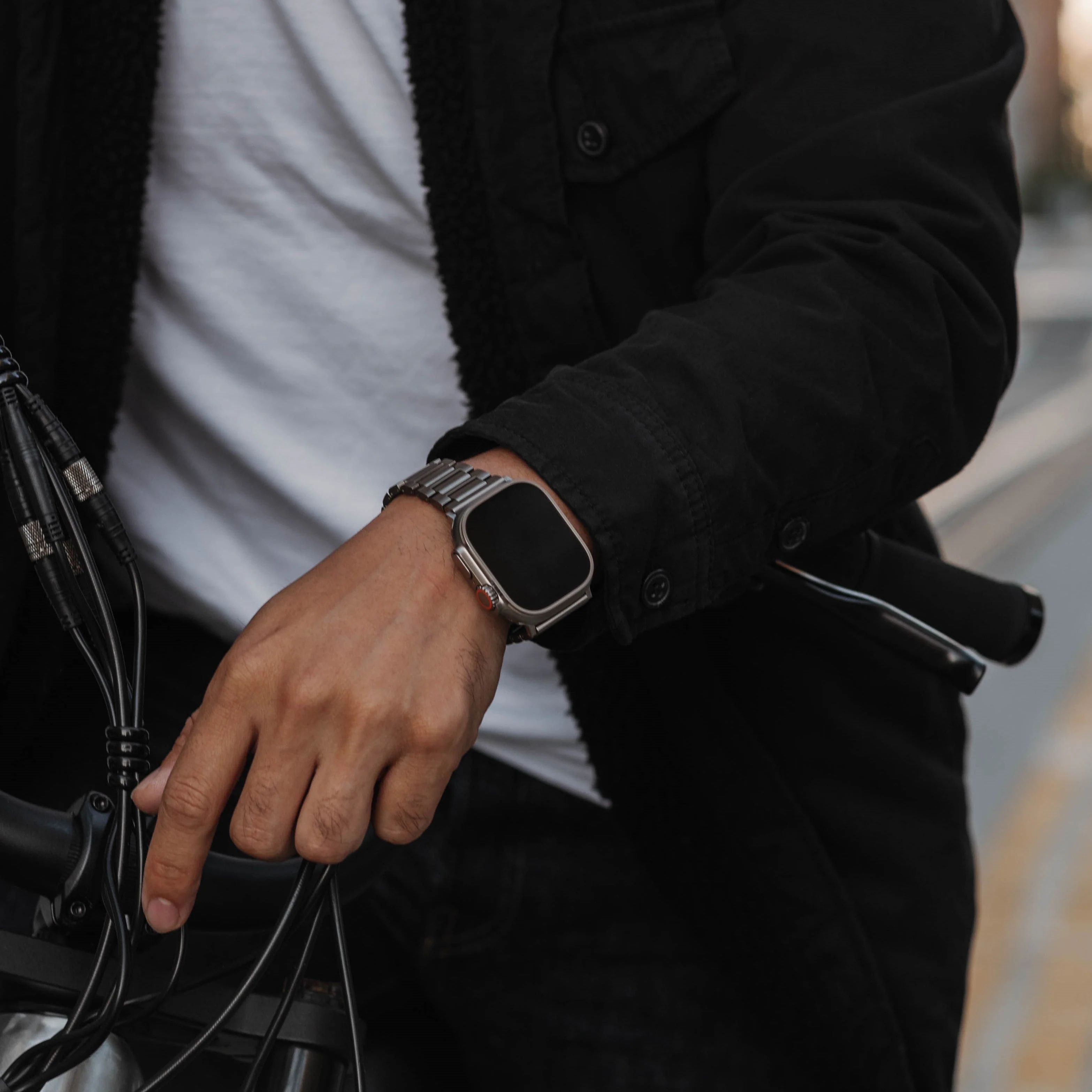 Refurbished Titanium Edition - Apple Watch Ultra Band - Image 6